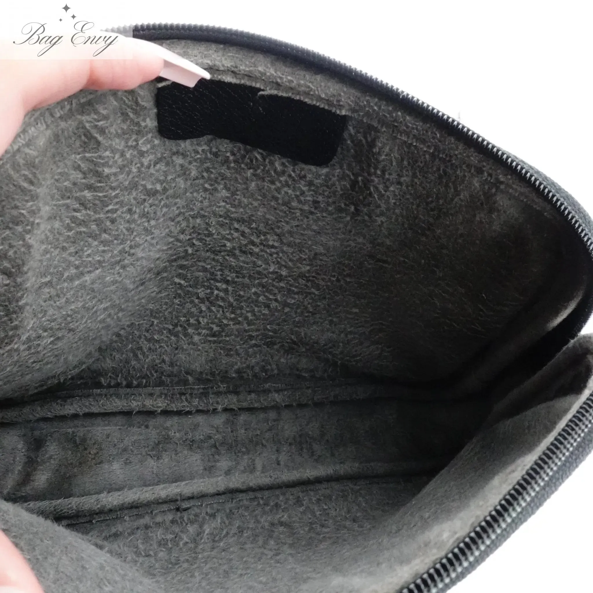 GUCCI GG Supreme Coated Canvas Crossbody Bag