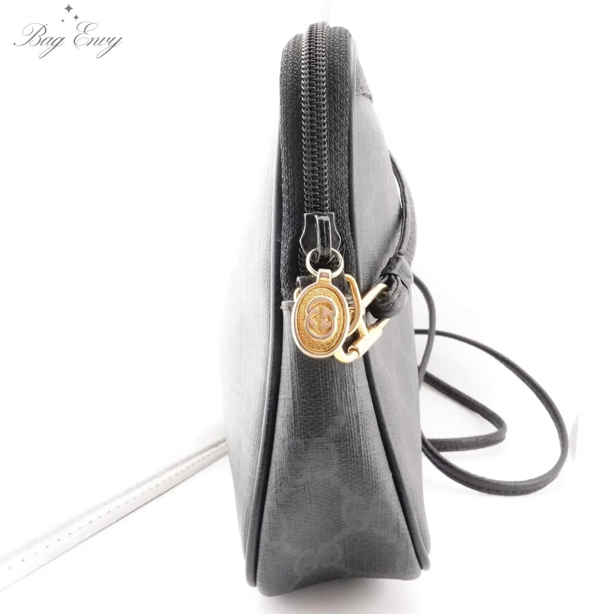 GUCCI GG Supreme Coated Canvas Crossbody Bag
