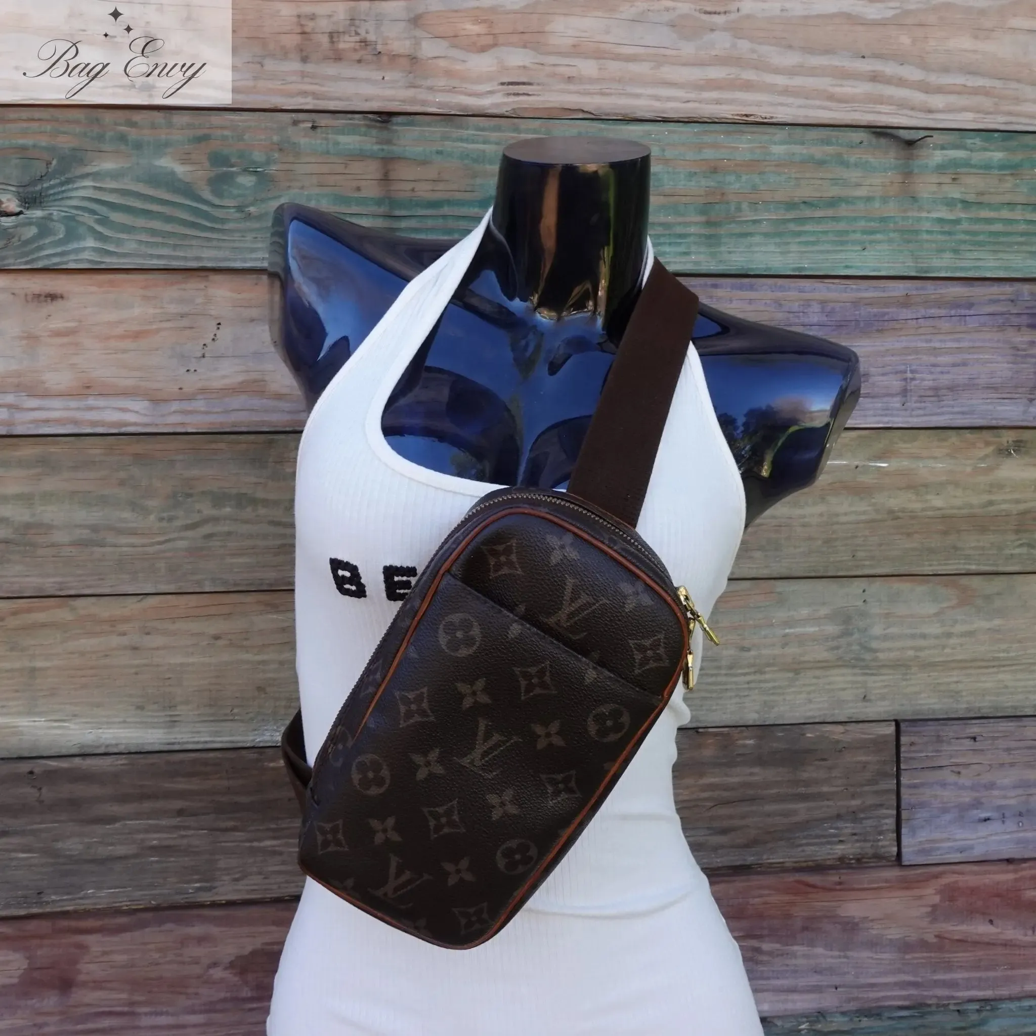 LOUIS VUITTON Monogram Pochette Gange